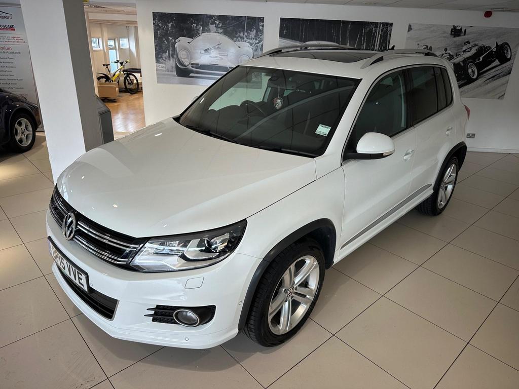 Volkswagen Tiguan 2.0 TDI BlueMotion Tech R-Line DSG 4WD Euro 6 in white, featuring panoramic sunroof and 18-inch alloy wheels