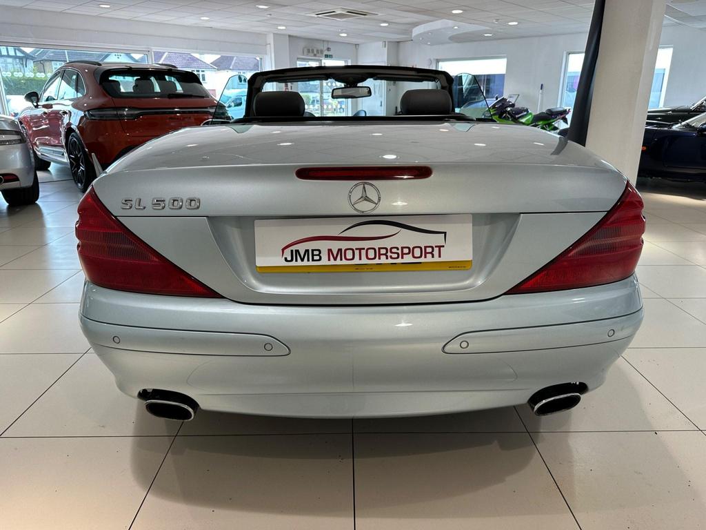 Sleek front view of the 2005 Mercedes-Benz SL500 showcasing its iconic design.