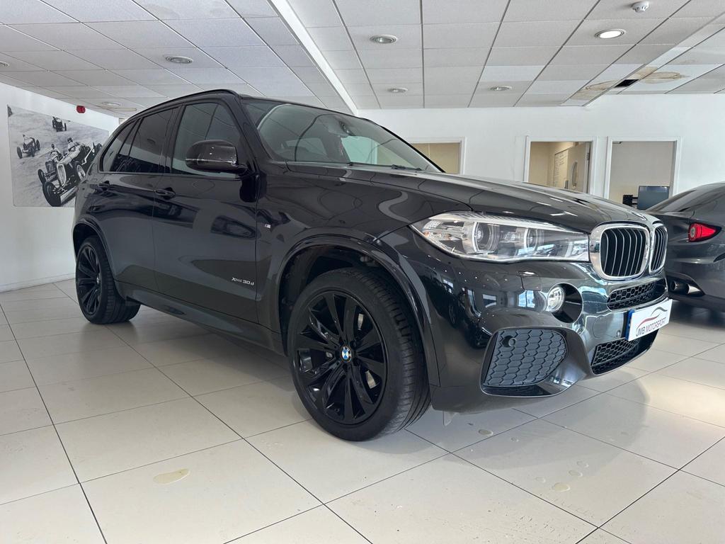 BMW X5 3.0 30d M Sport Auto xDrive in black with 20-inch Light Star Spoke alloy wheels, showcasing sleek M Sport bodystyling and High-Gloss Shadowline trim.