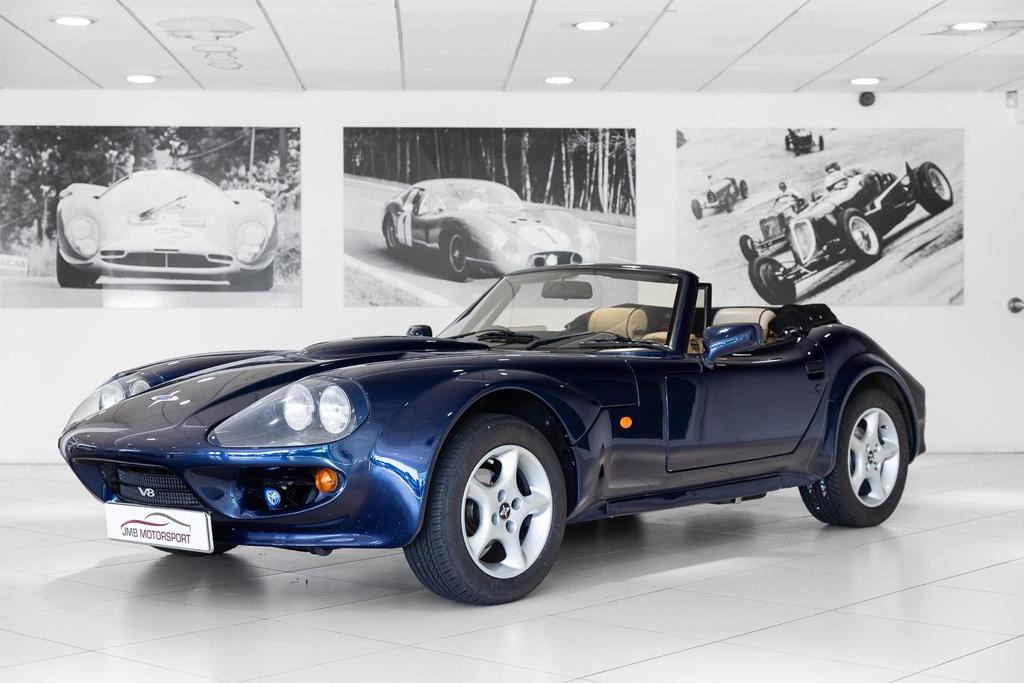 Sleek and aerodynamic Marcos Mantara 3.9 400 Spyder exterior view, restored to perfection.