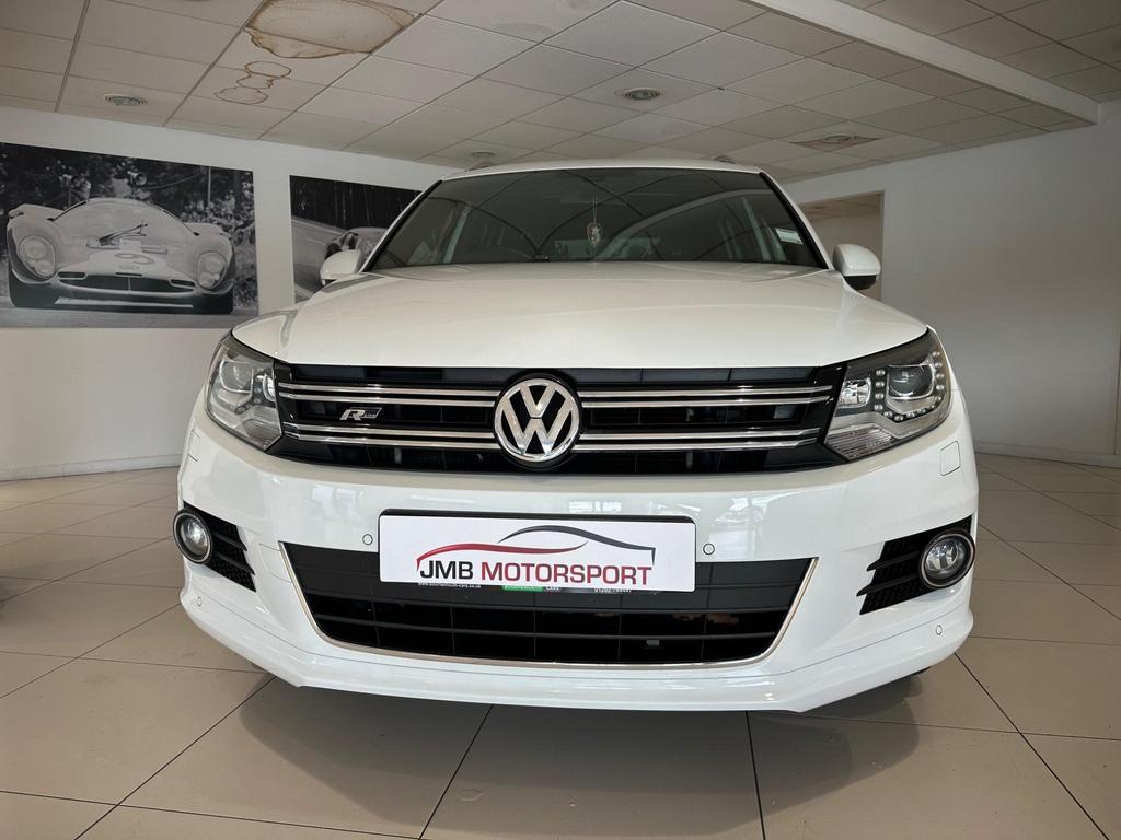 Volkswagen Tiguan 2.0 TDI BlueMotion Tech R-Line DSG 4WD Euro 6 in white, featuring panoramic sunroof and 18-inch alloy wheels