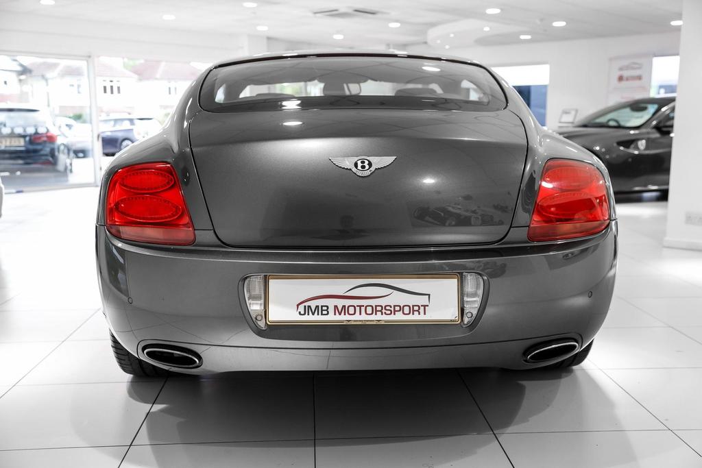 Front view of the 2005 luxury sedan in elegant green, showcasing its refined design and excellent condition.