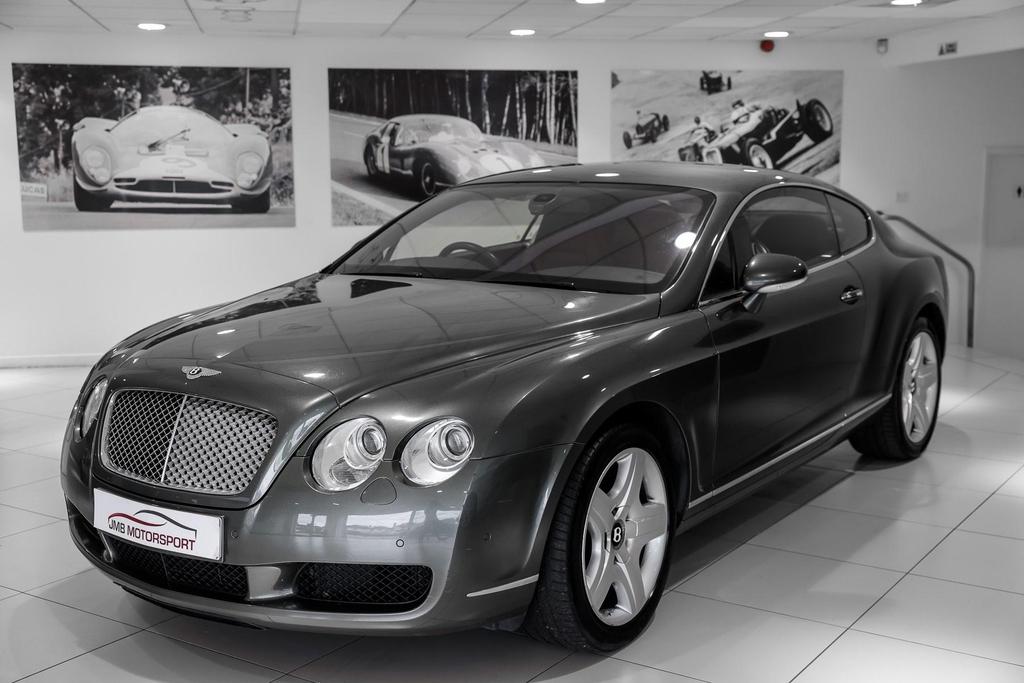 Front view of the 2005 luxury sedan in elegant green, showcasing its refined design and excellent condition.